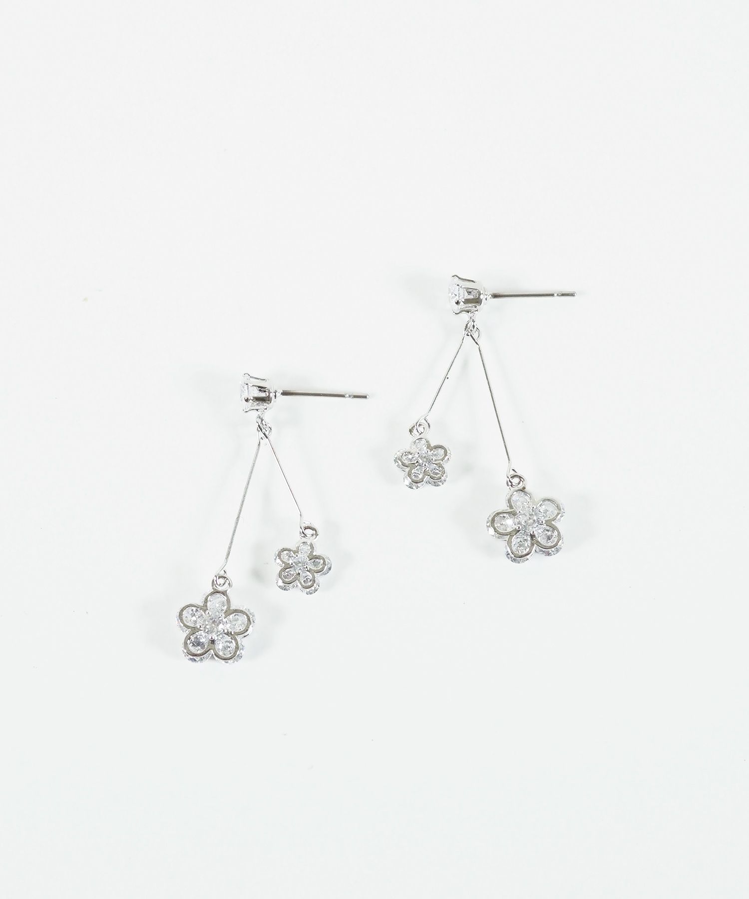 スウェイダブルフラワーチタンポストピアス