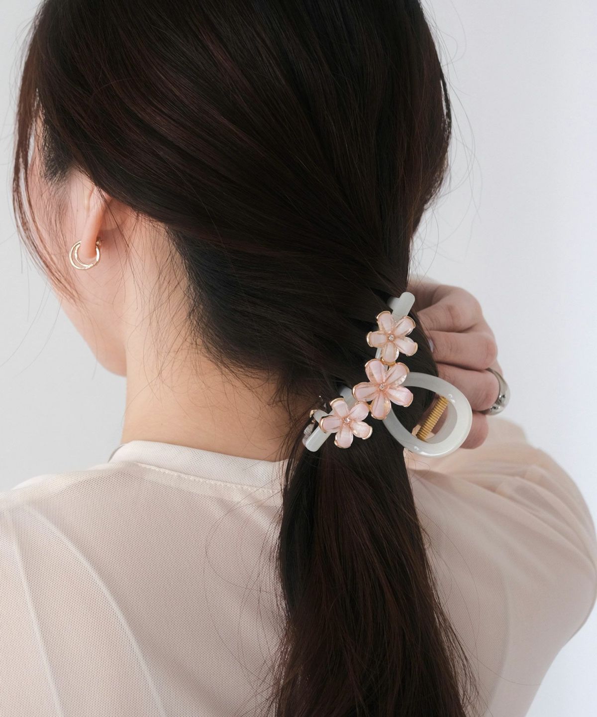 フラワービジューバンスクリップ