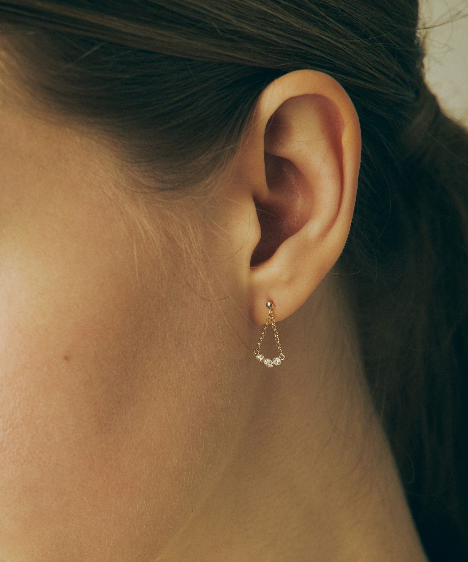 【web限定】[K10]ジルコニアトライアングルチェーンピアス