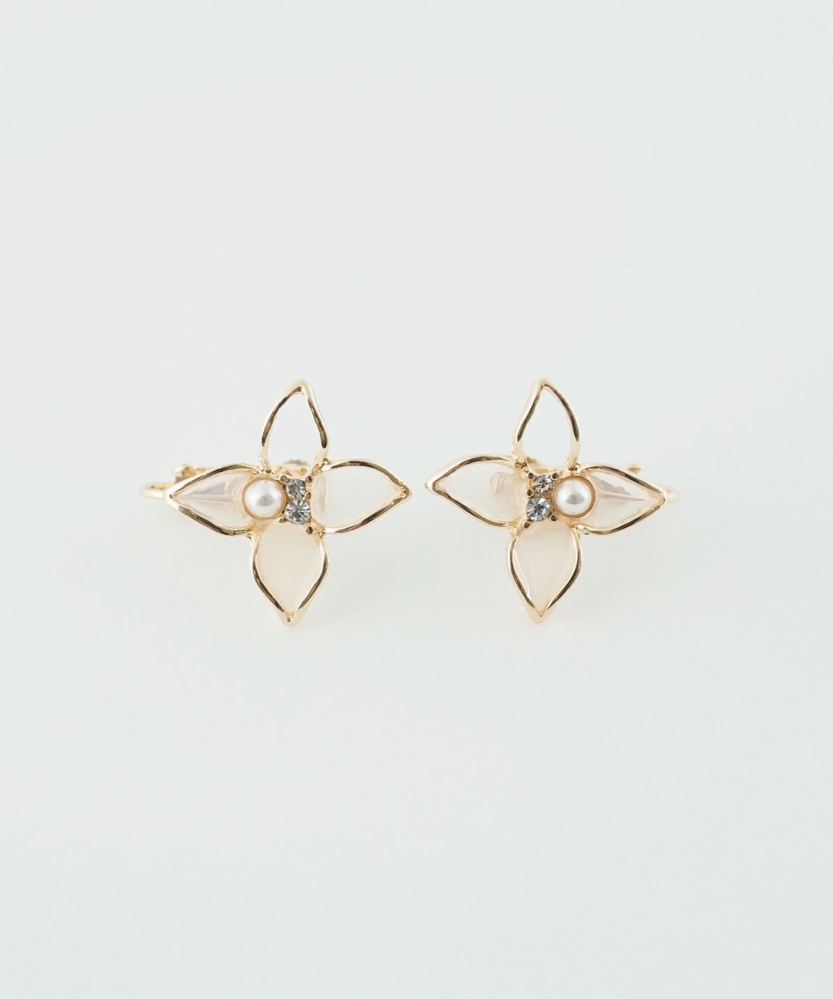 クリアフラワーIMFスプリングイヤリング