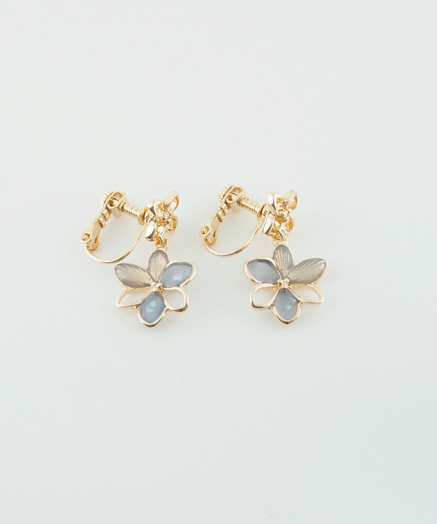 ダブルフラワーシェルIMFスプリングイヤリング