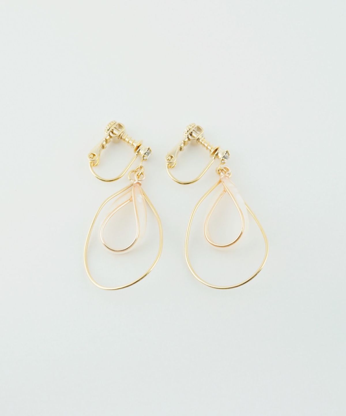 ダブルシズクシェルIMFスプリングイヤリング