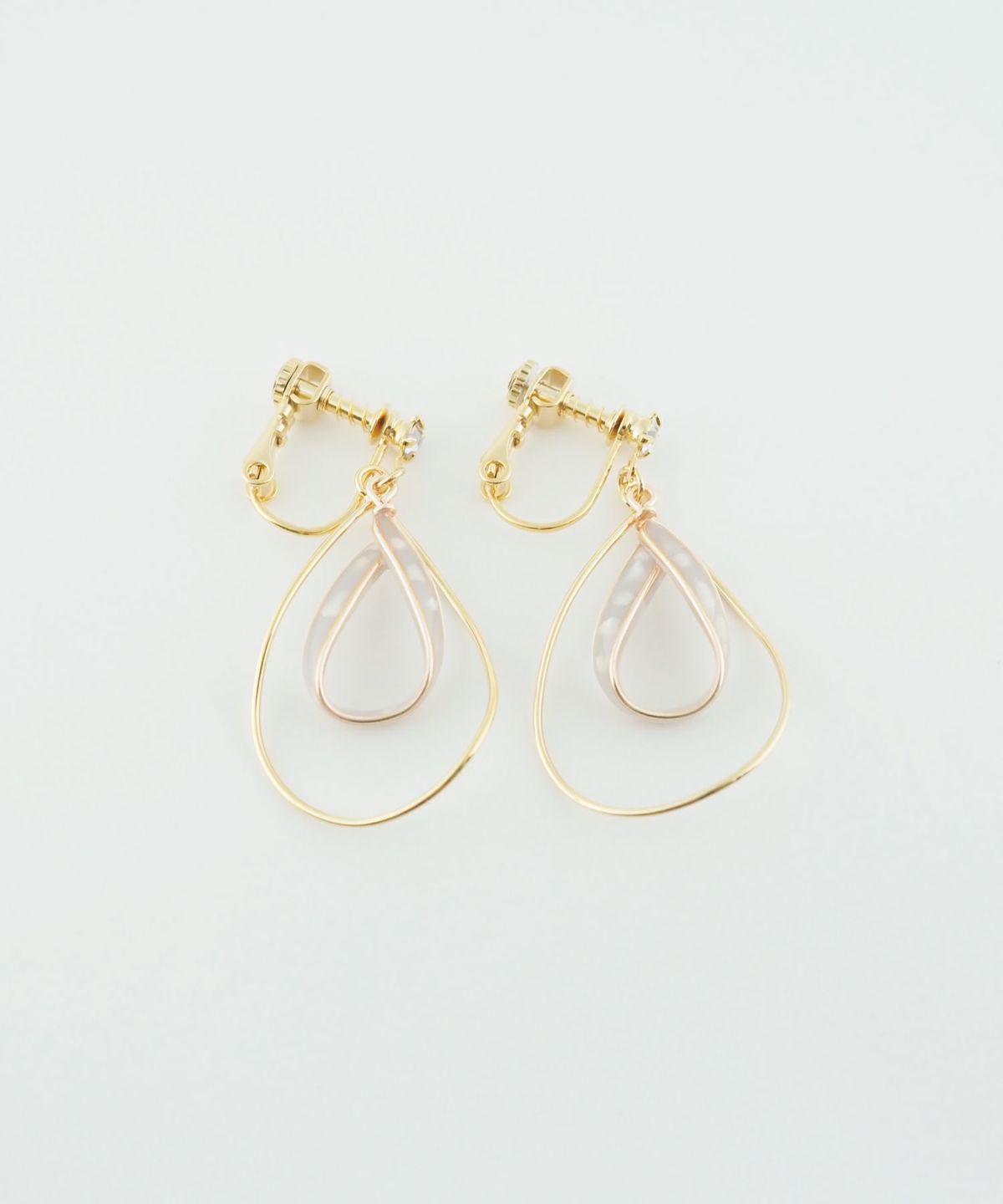 ダブルシズクシェルIMFスプリングイヤリング