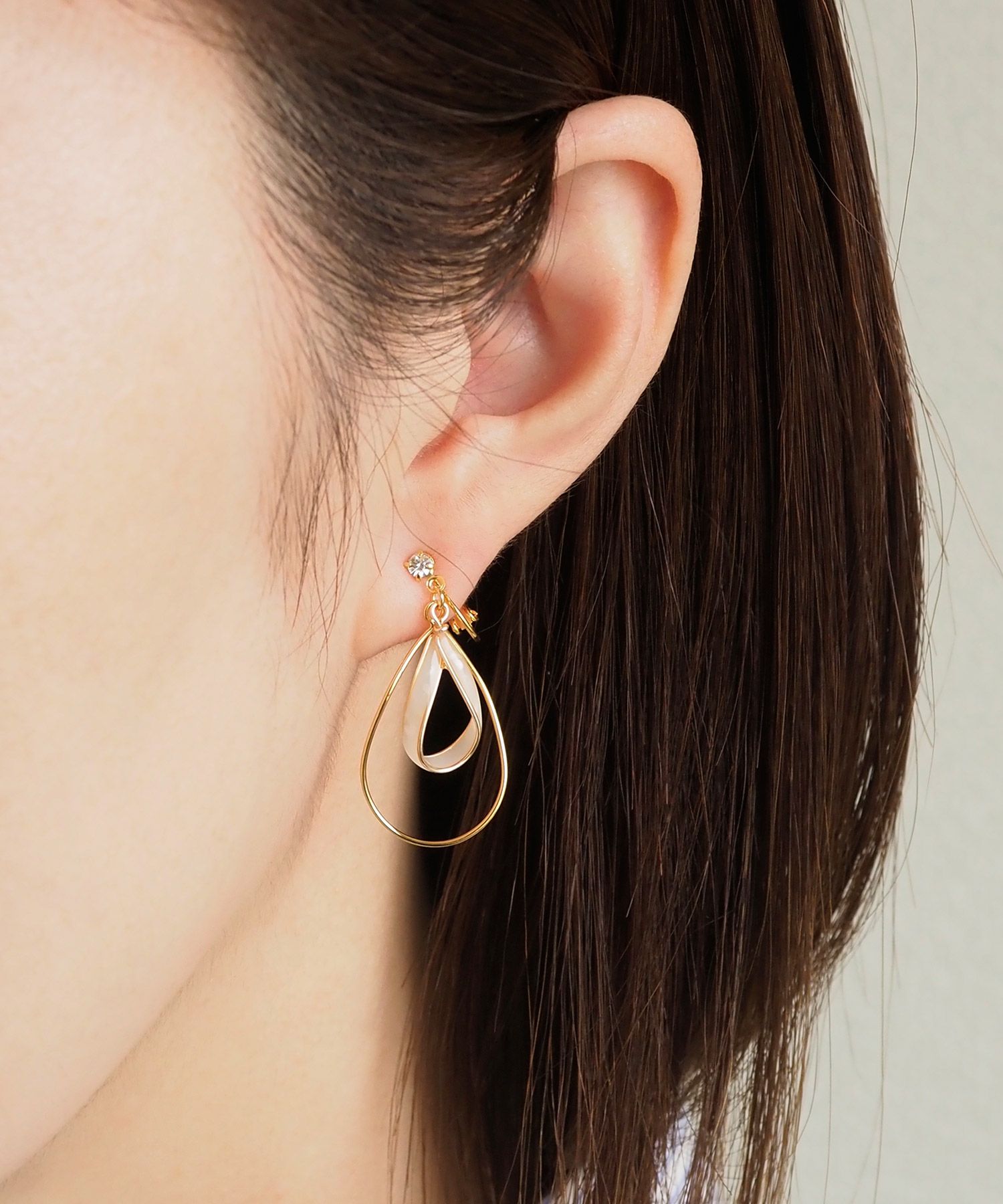 ダブルシズクシェルIMFスプリングイヤリング