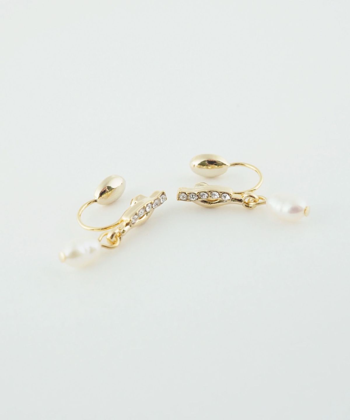 ラインストーン淡水パールノンホールイヤリング