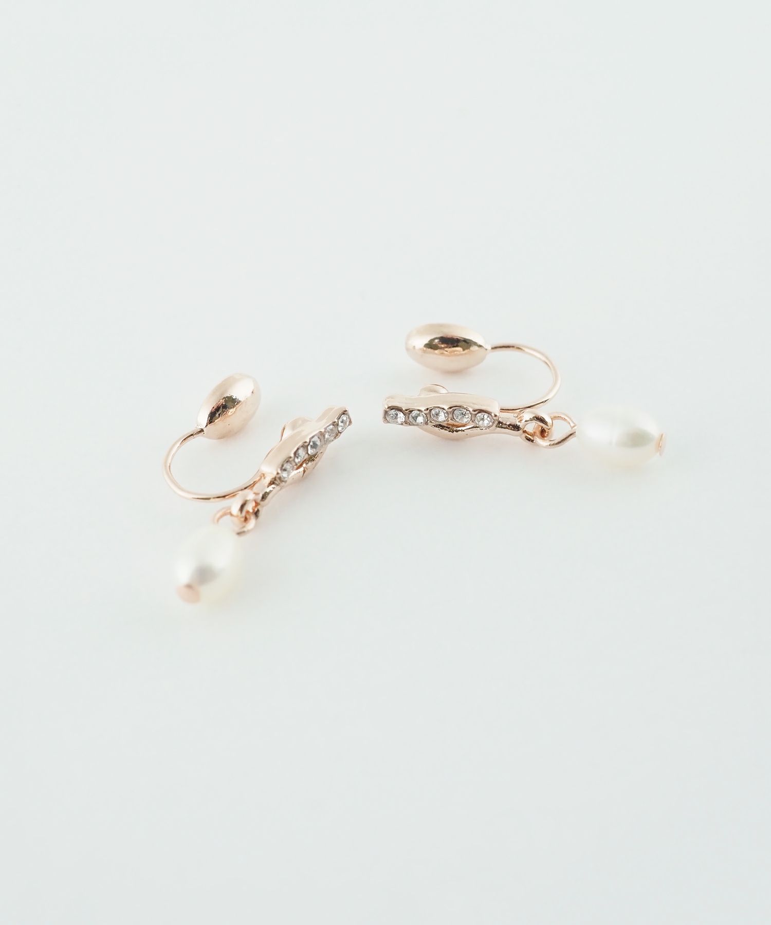 ラインストーン淡水パールノンホールイヤリング