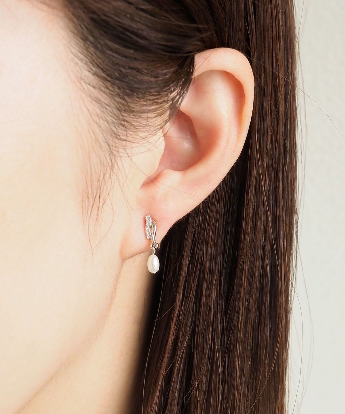 ラインストーン淡水パールノンホールイヤリング