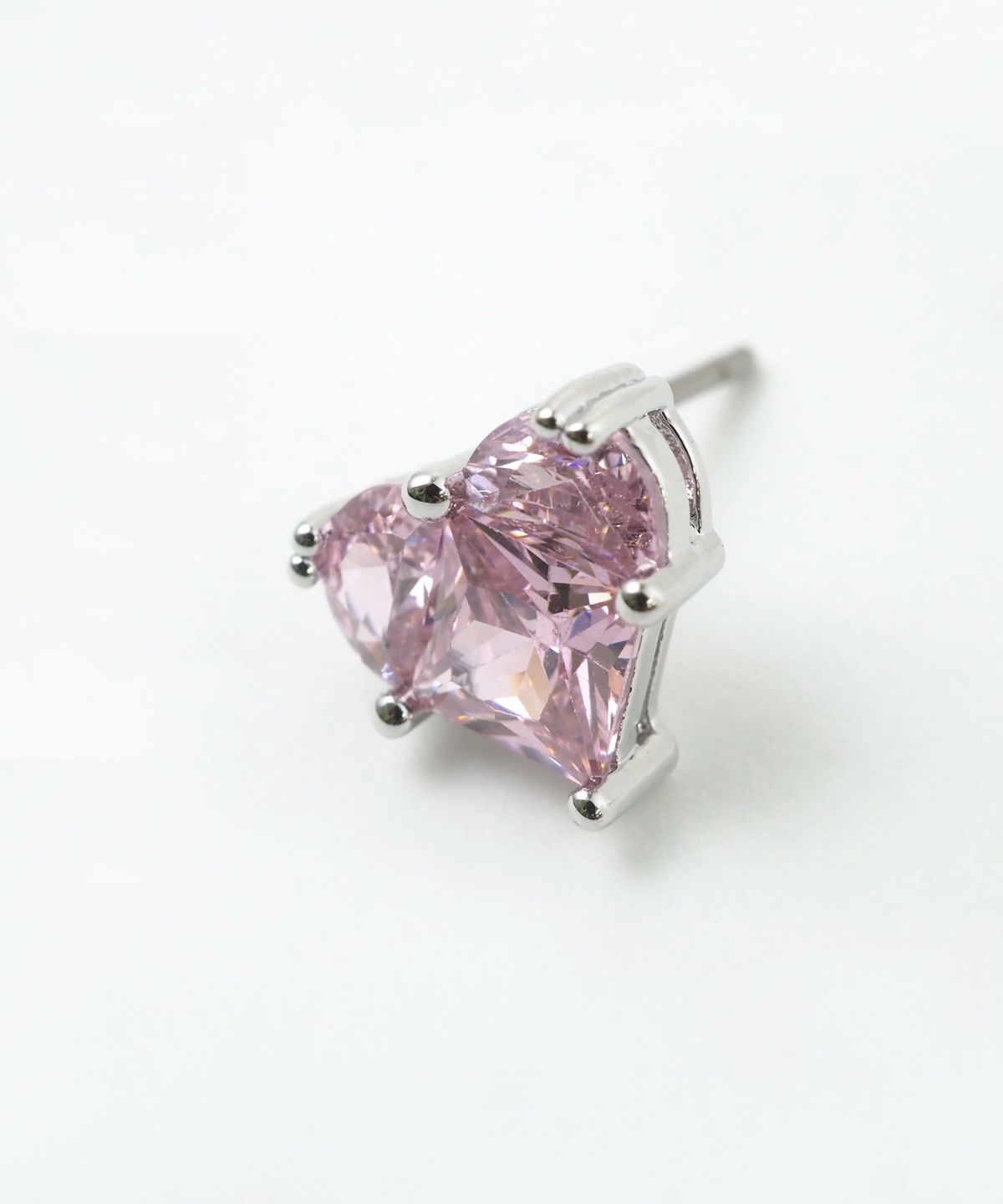 キュービックハートシャイニーチタンポストピアス【Dahlia】