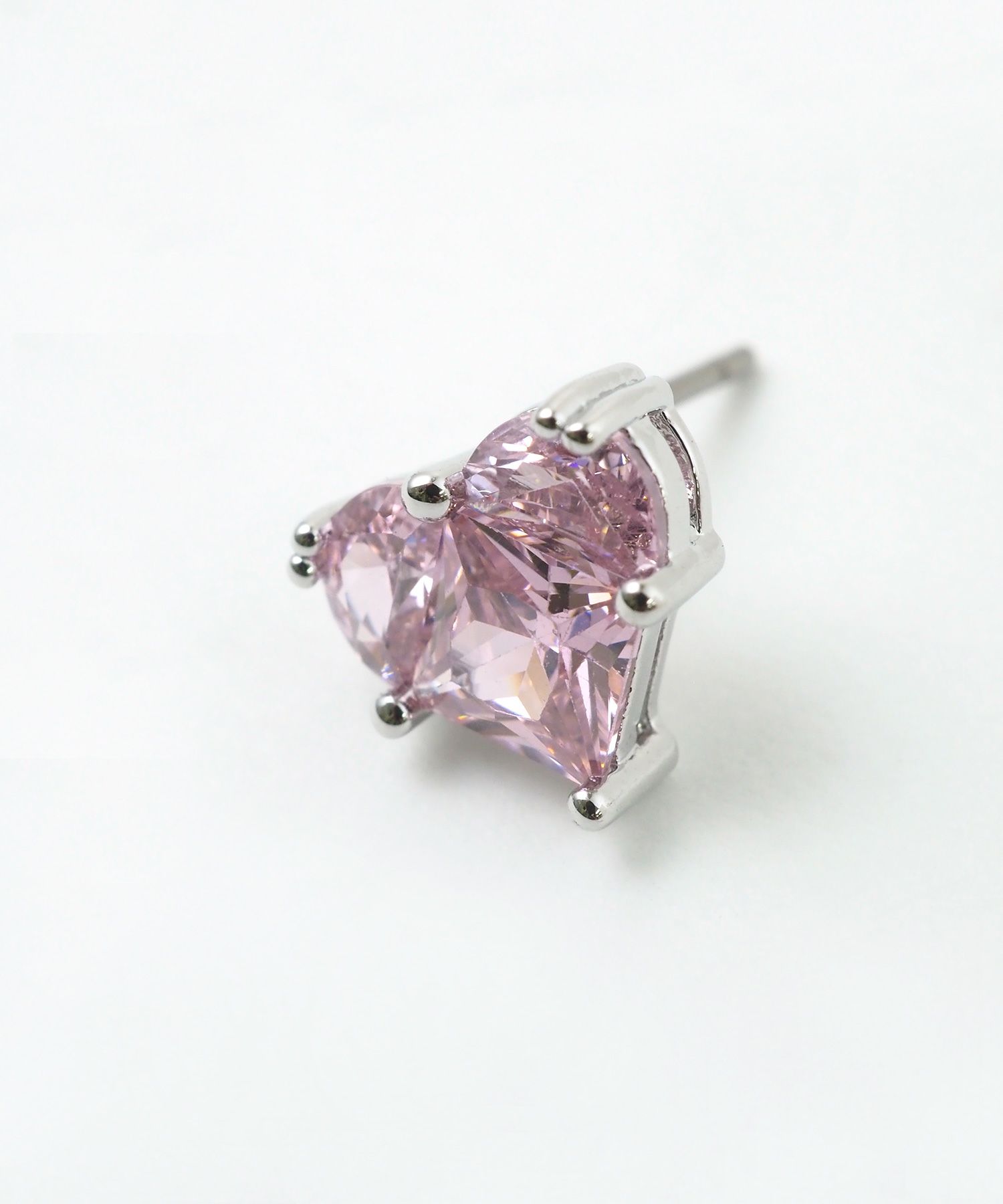 キュービックハートシャイニーチタンポストピアス【Dahlia】