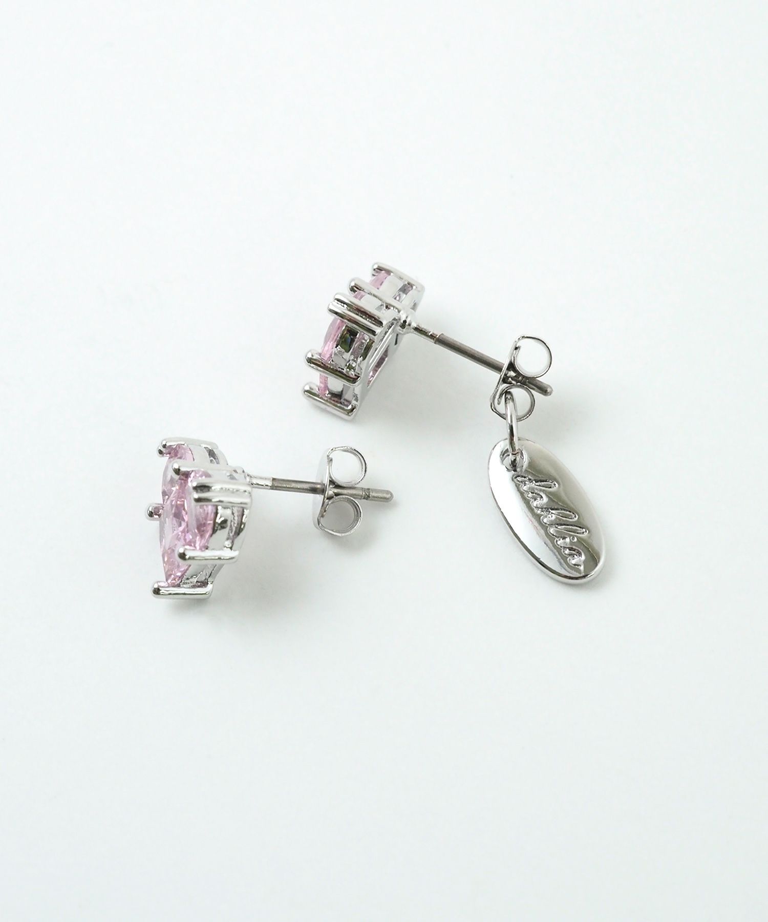 キュービックハートシャイニーチタンポストピアス【Dahlia】