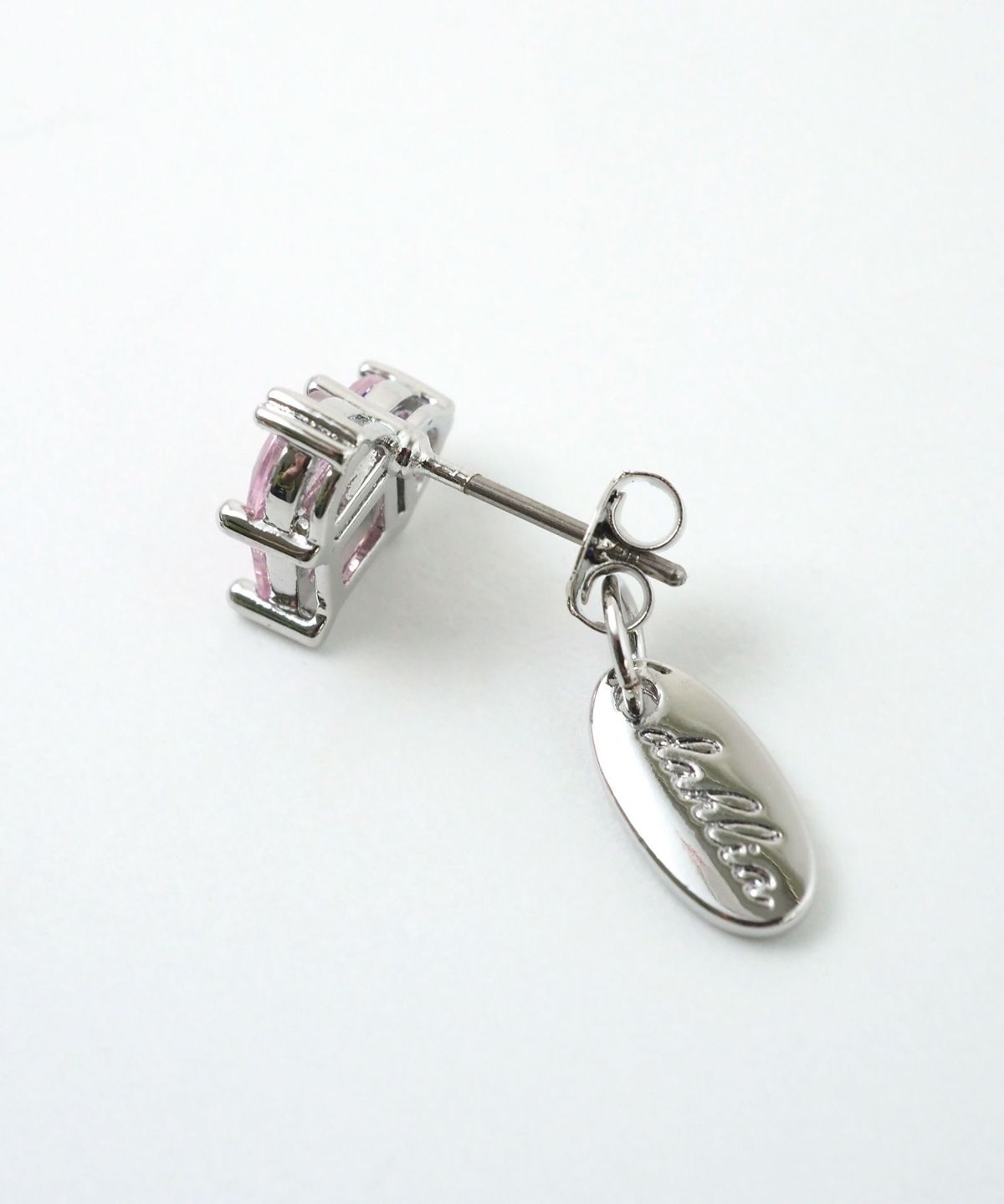 キュービックハートシャイニーチタンポストピアス【Dahlia】