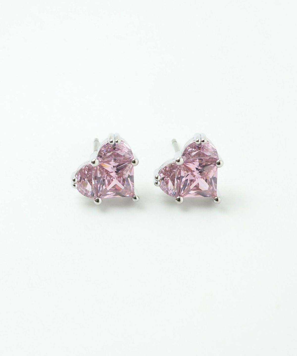 キュービックハートシャイニーチタンポストピアス【Dahlia】