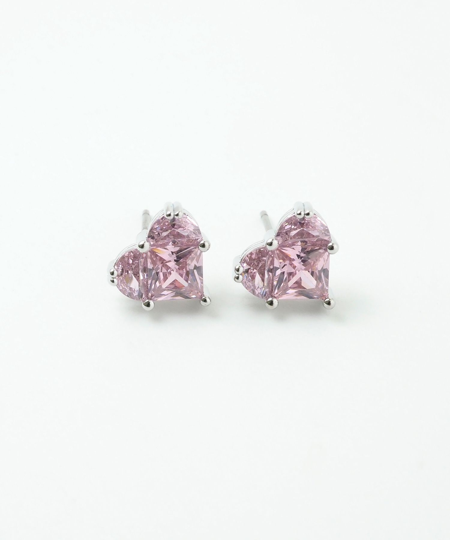 キュービックハートシャイニーチタンポストピアス【Dahlia】