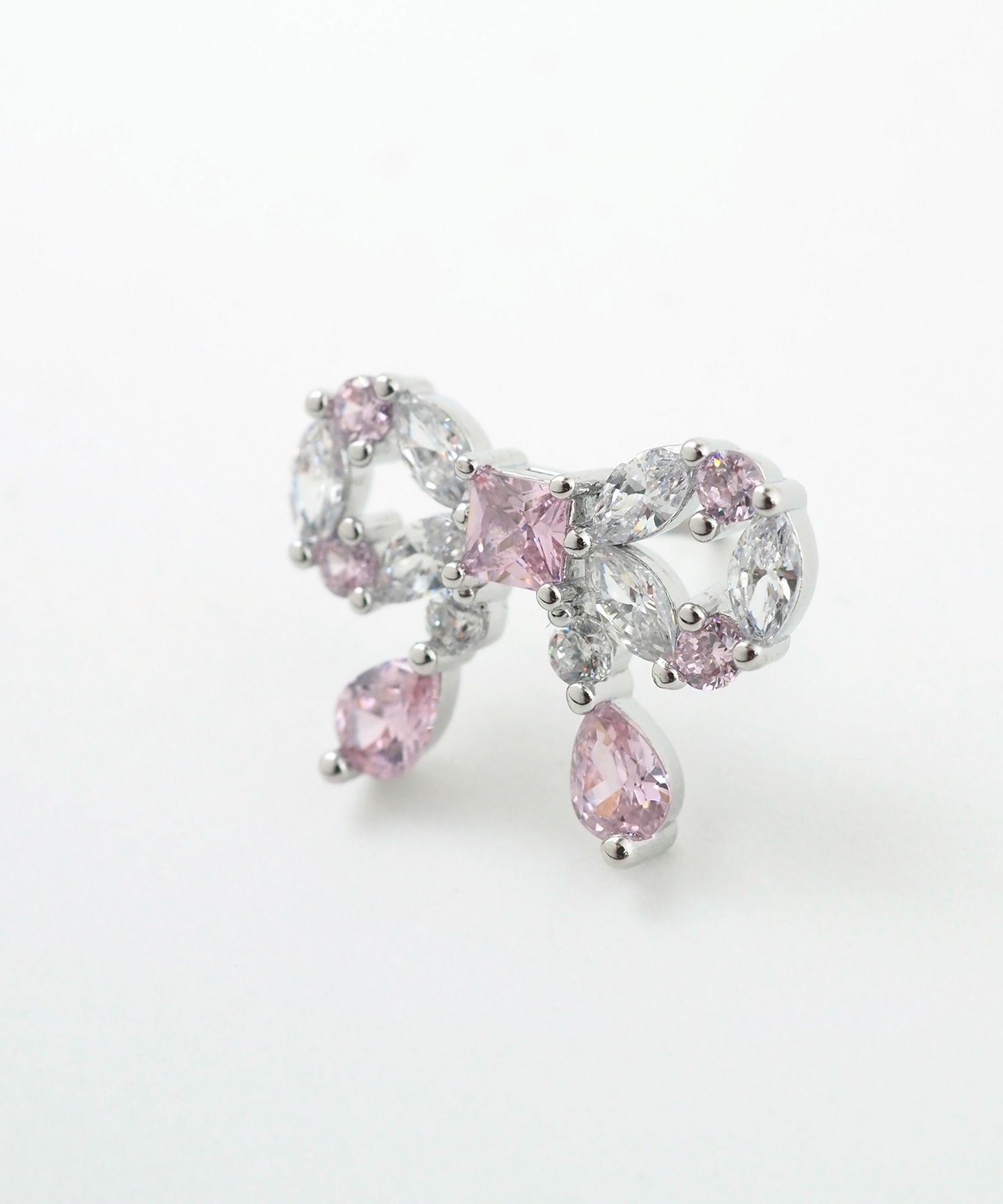 キュービックリボンシャイニーチタンポストピアス【Dahlia】