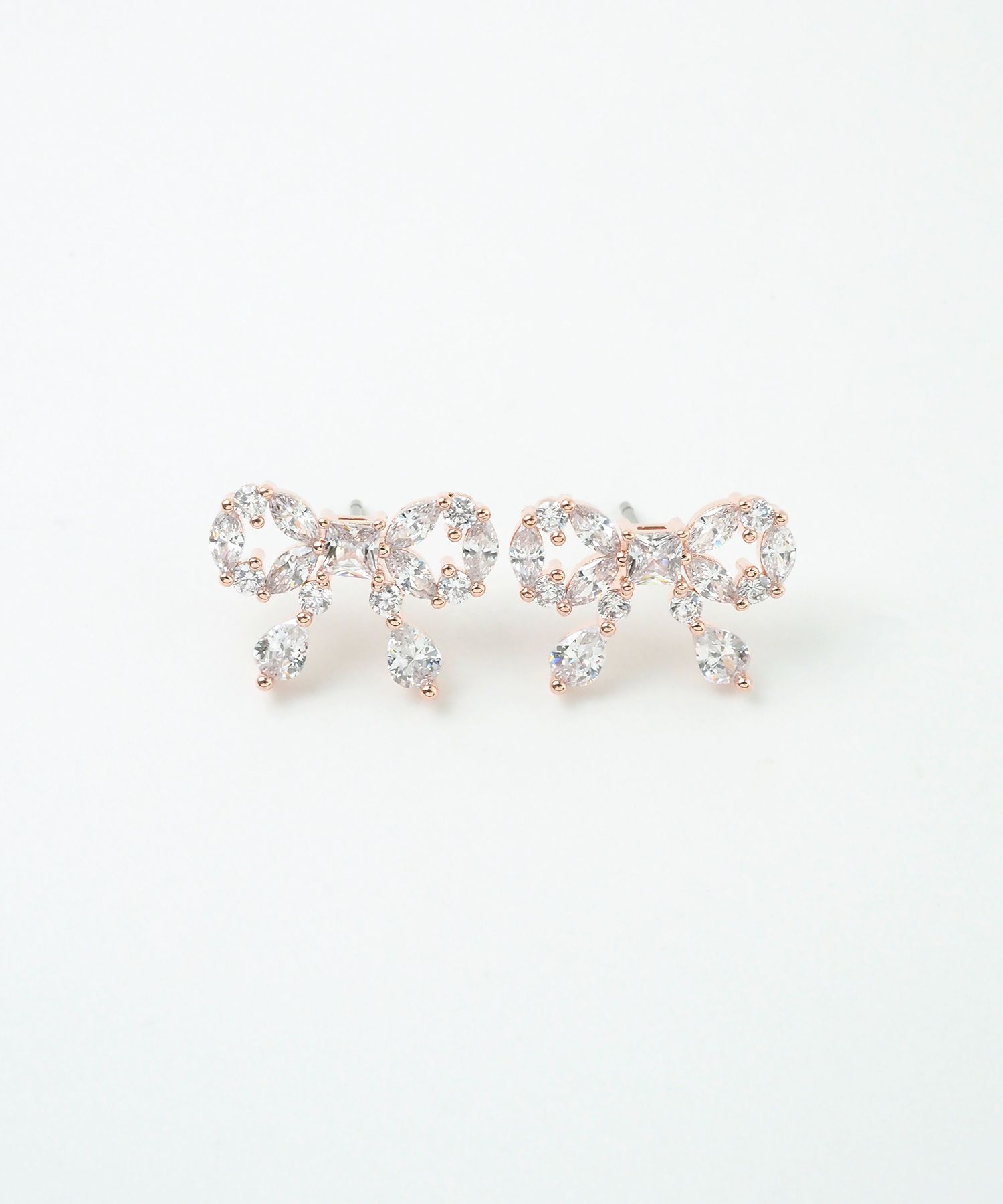 キュービックリボンシャイニーチタンポストピアス【Dahlia】