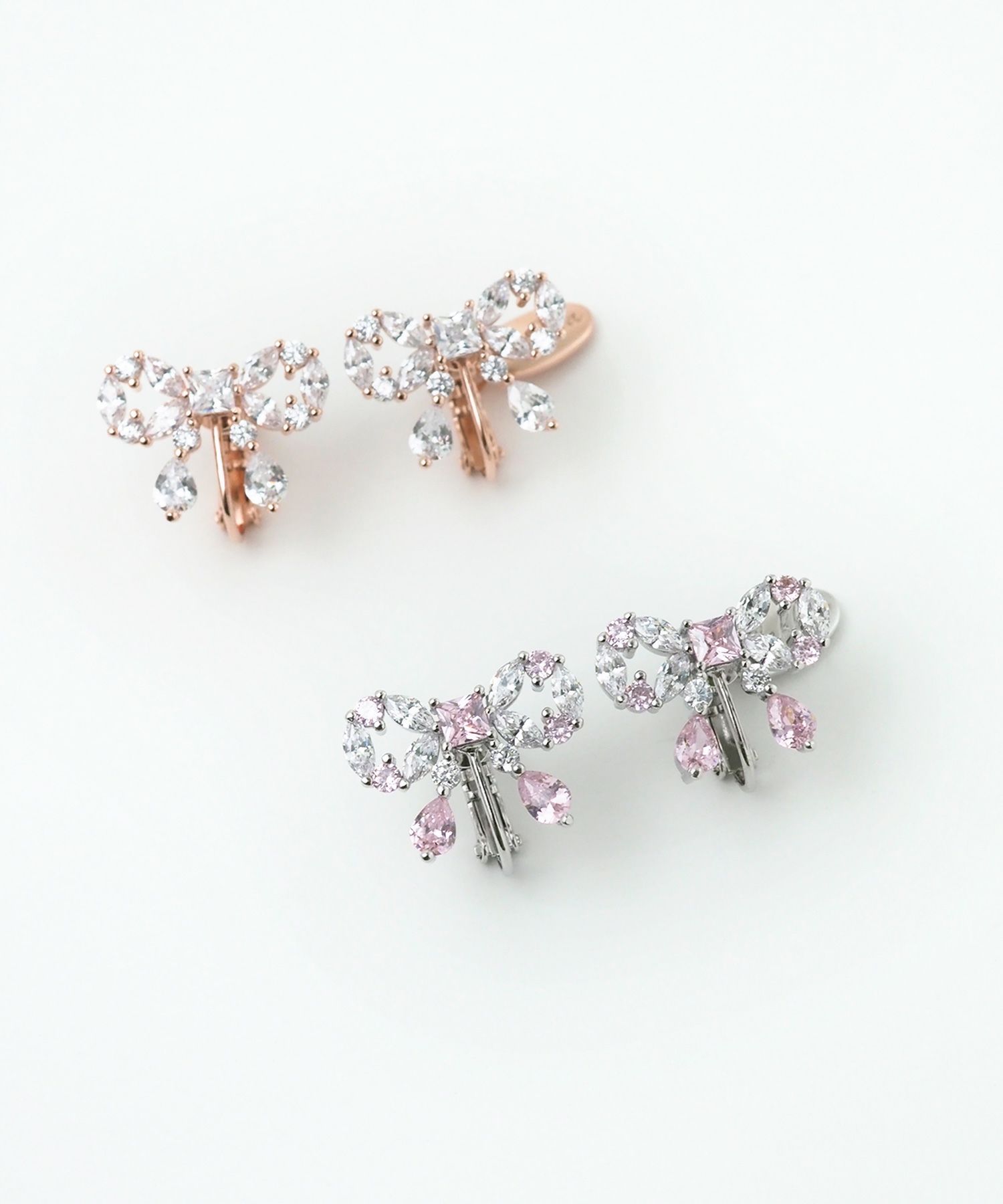 【426】大粒ジルコニアのピアス／イヤリング／リボン ジルコニアリボンシャイニーイヤリング【Dahlia】 | 【公式】MUK