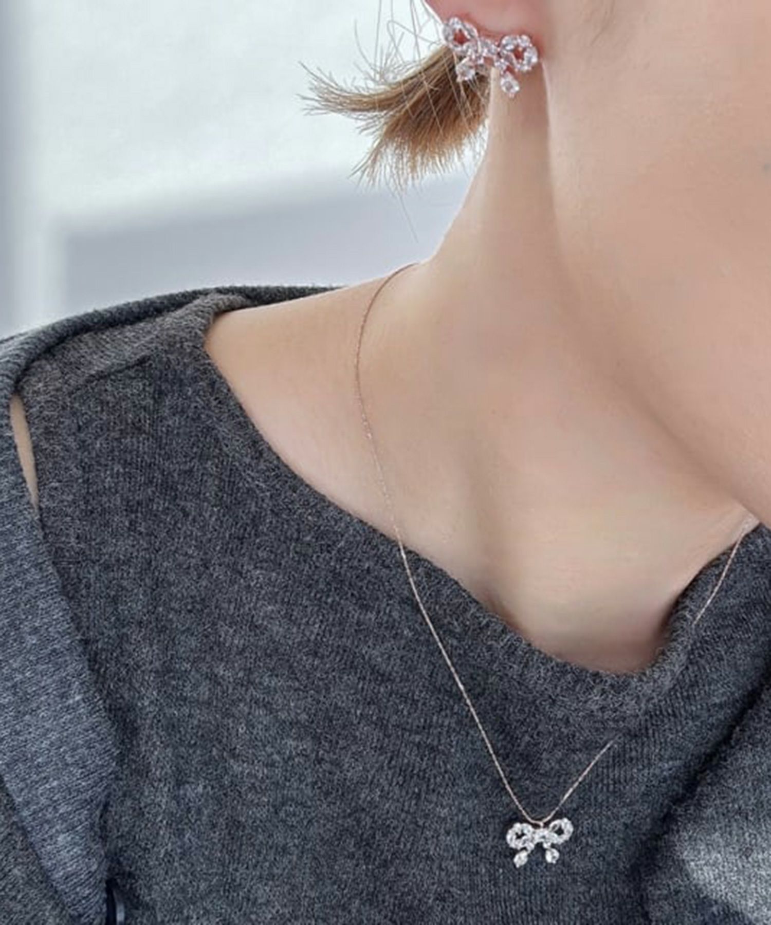 ジルコニアリボンシャイニーイヤリング【Dahlia】 | 【公式】MUK