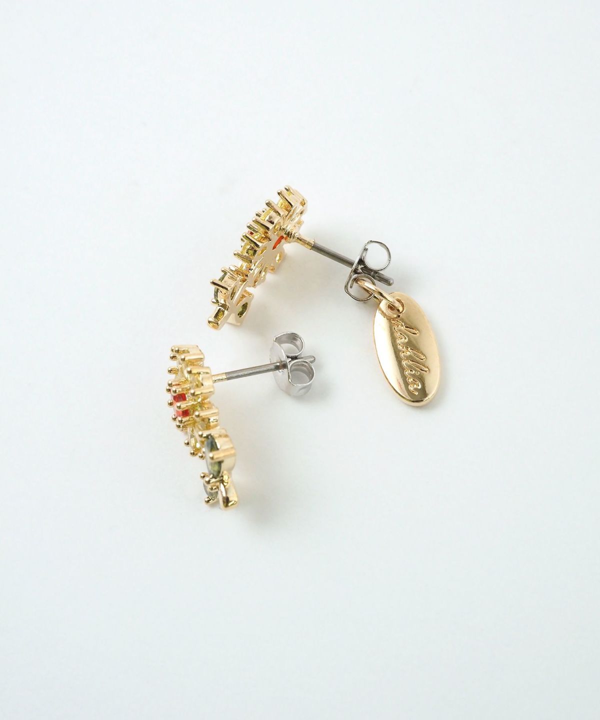 フィールドフラワーキュービックチタンポストピアス【Dahlia】