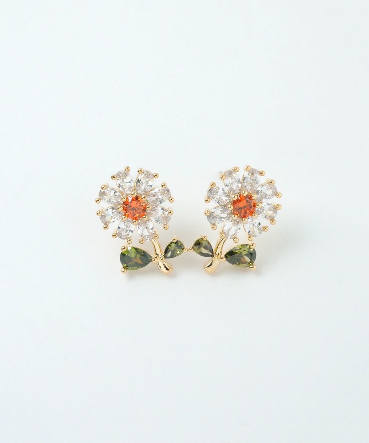 フィールドフラワーキュービックチタンポストピアス【Dahlia】