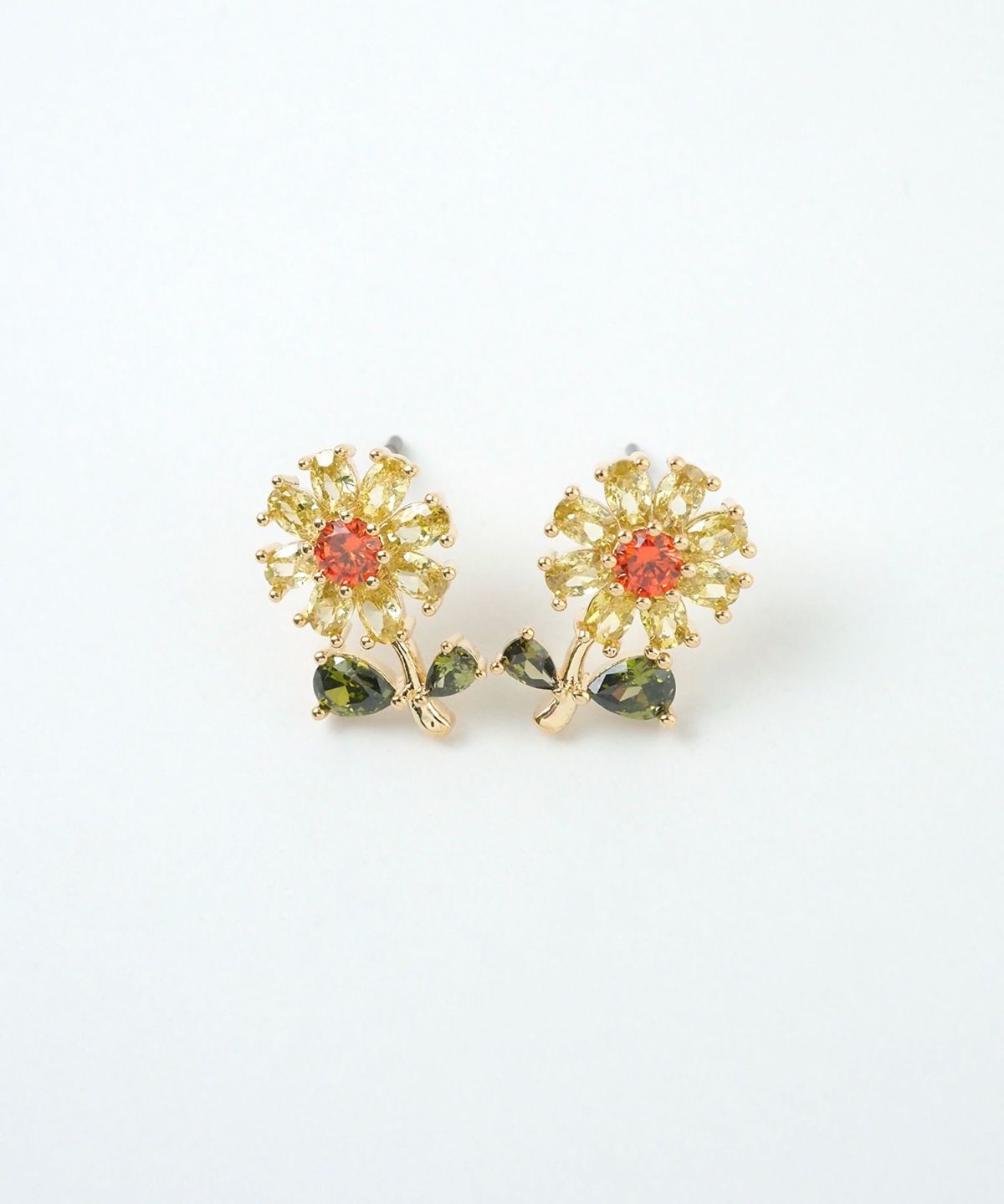 フィールドフラワーキュービックチタンポストピアス【Dahlia】