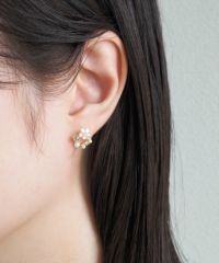 サークルフラワーチタンポストピアス