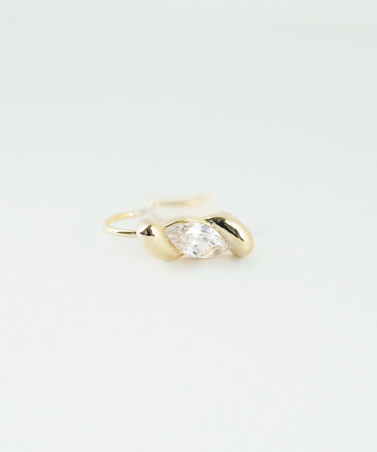 【web限定】ツイストキュービックノンホールイヤリング