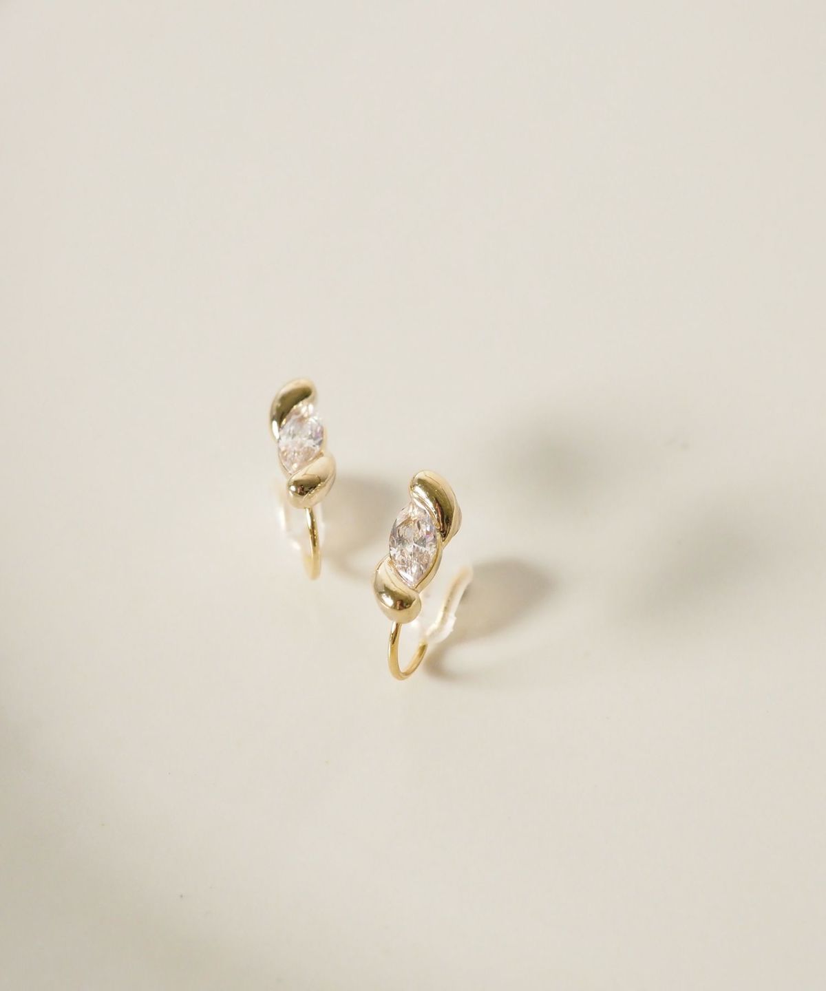 【web限定】ツイストキュービックノンホールイヤリング