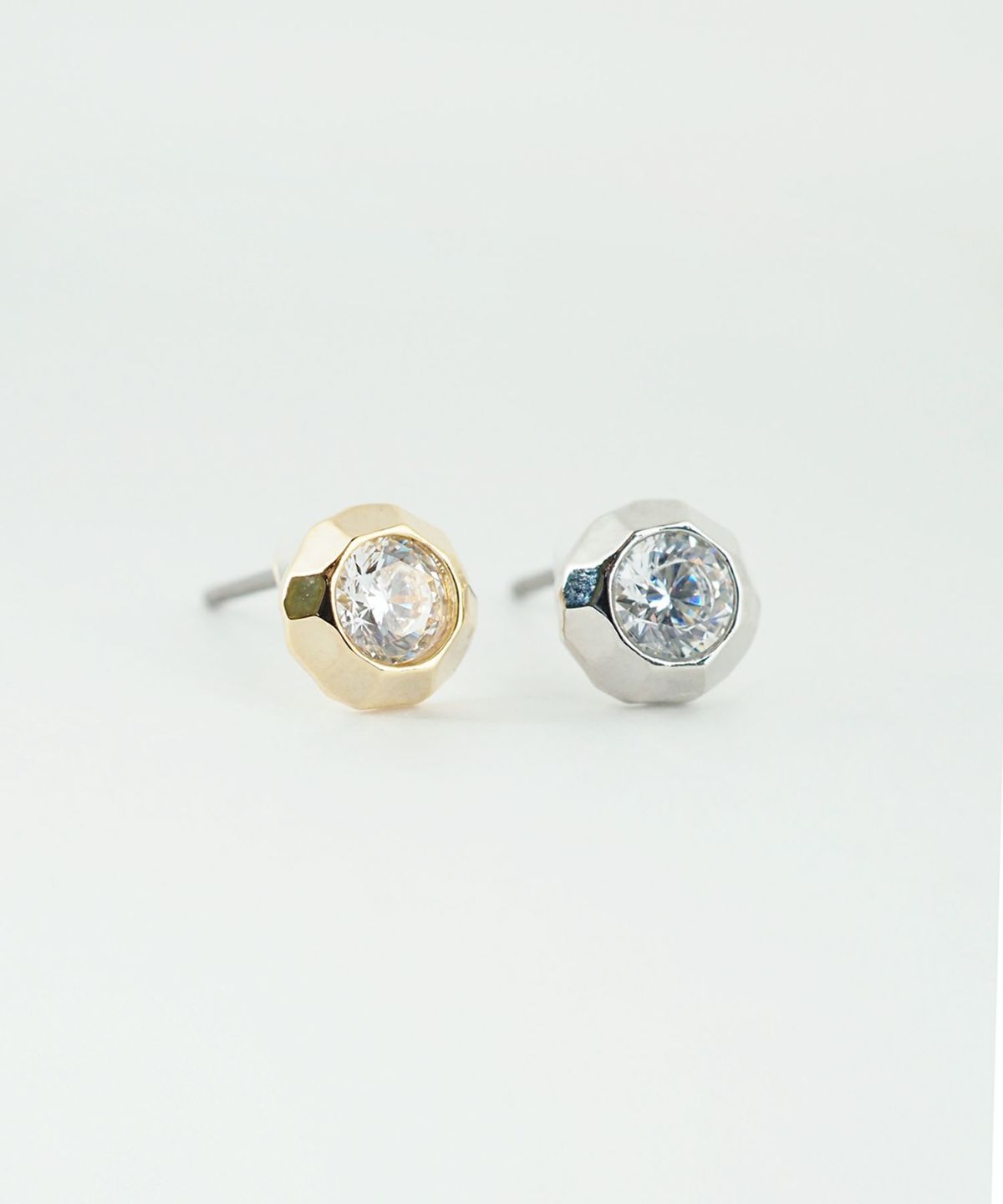 【web限定】ルミフレームジルコニアピュアチタンポストピアス【Lumirise】