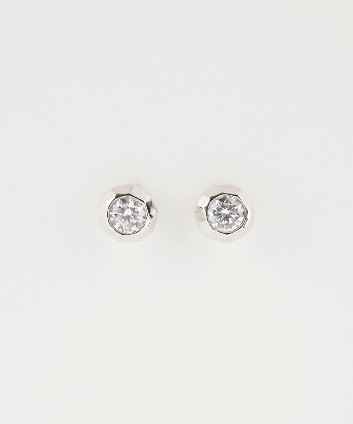 【web限定】ドームキュービックピュアチタンポストピアス