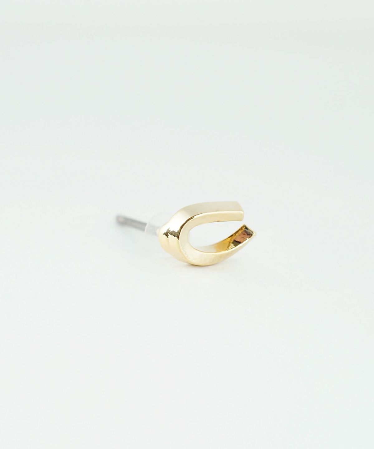 【web限定】ホースシューピュアチタンポストピアス