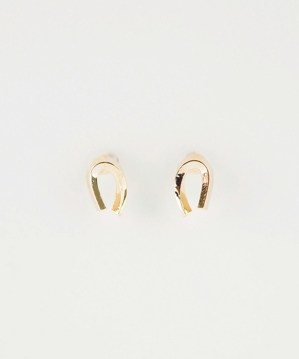 【web限定】ホースシューピュアチタンポストピアス