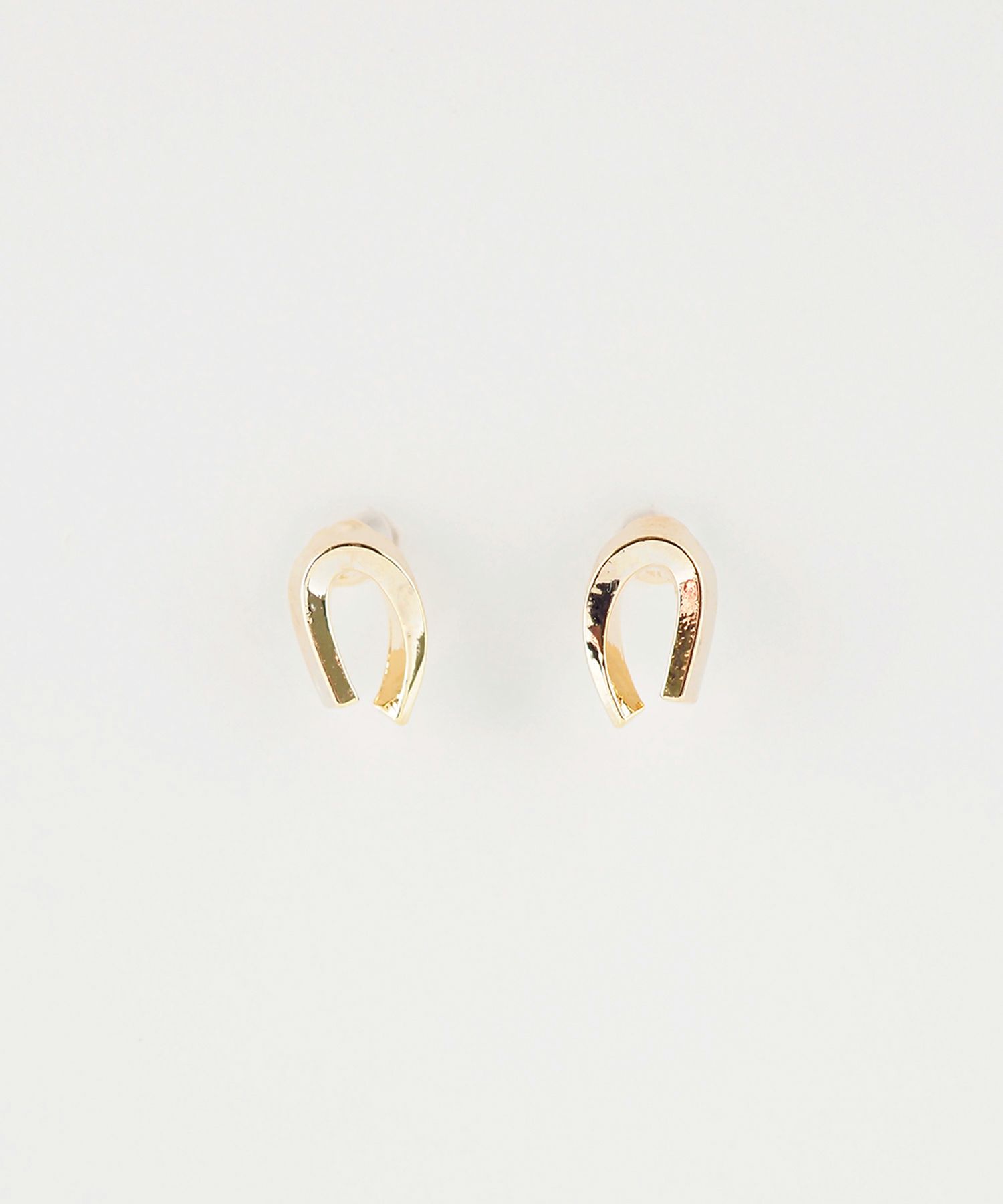 【web限定】ホースシューピュアチタンポストピアス