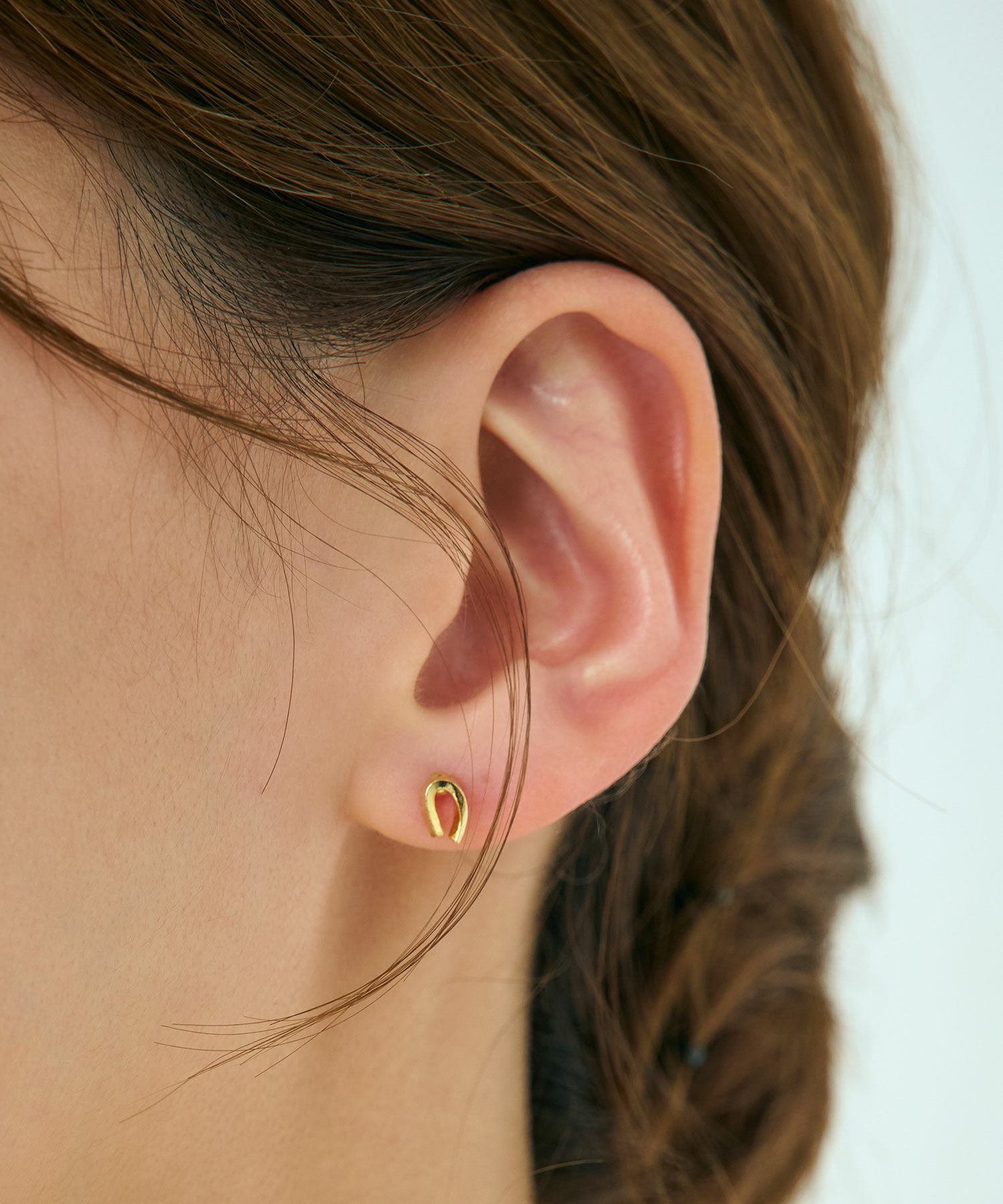 【web限定】ホースシューピュアチタンポストピアス