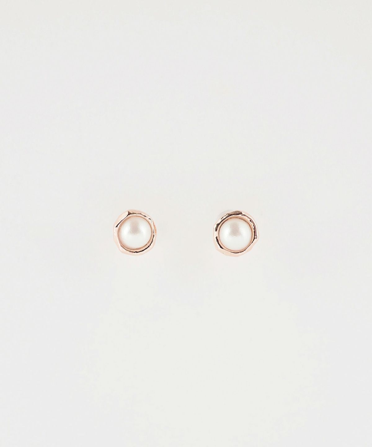 【web限定】ワンポイントパールピュアチタンポストピアス
