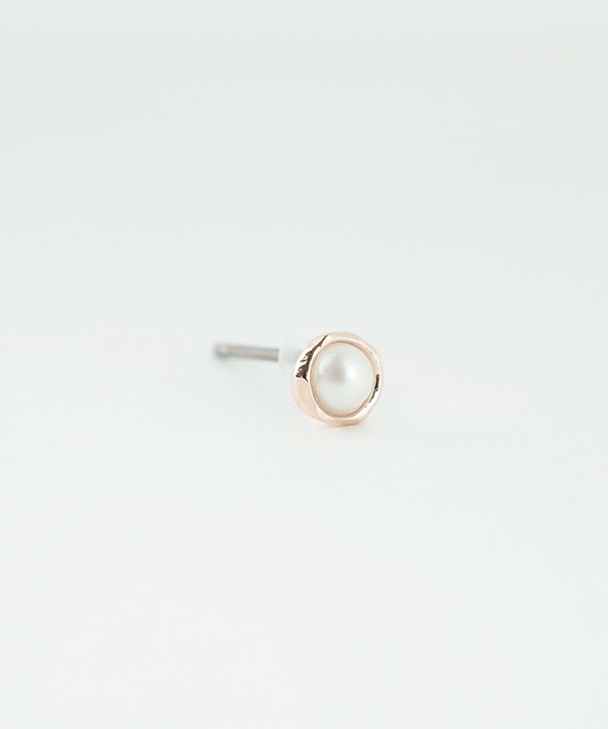 【web限定】ワンポイントパールピュアチタンポストピアス