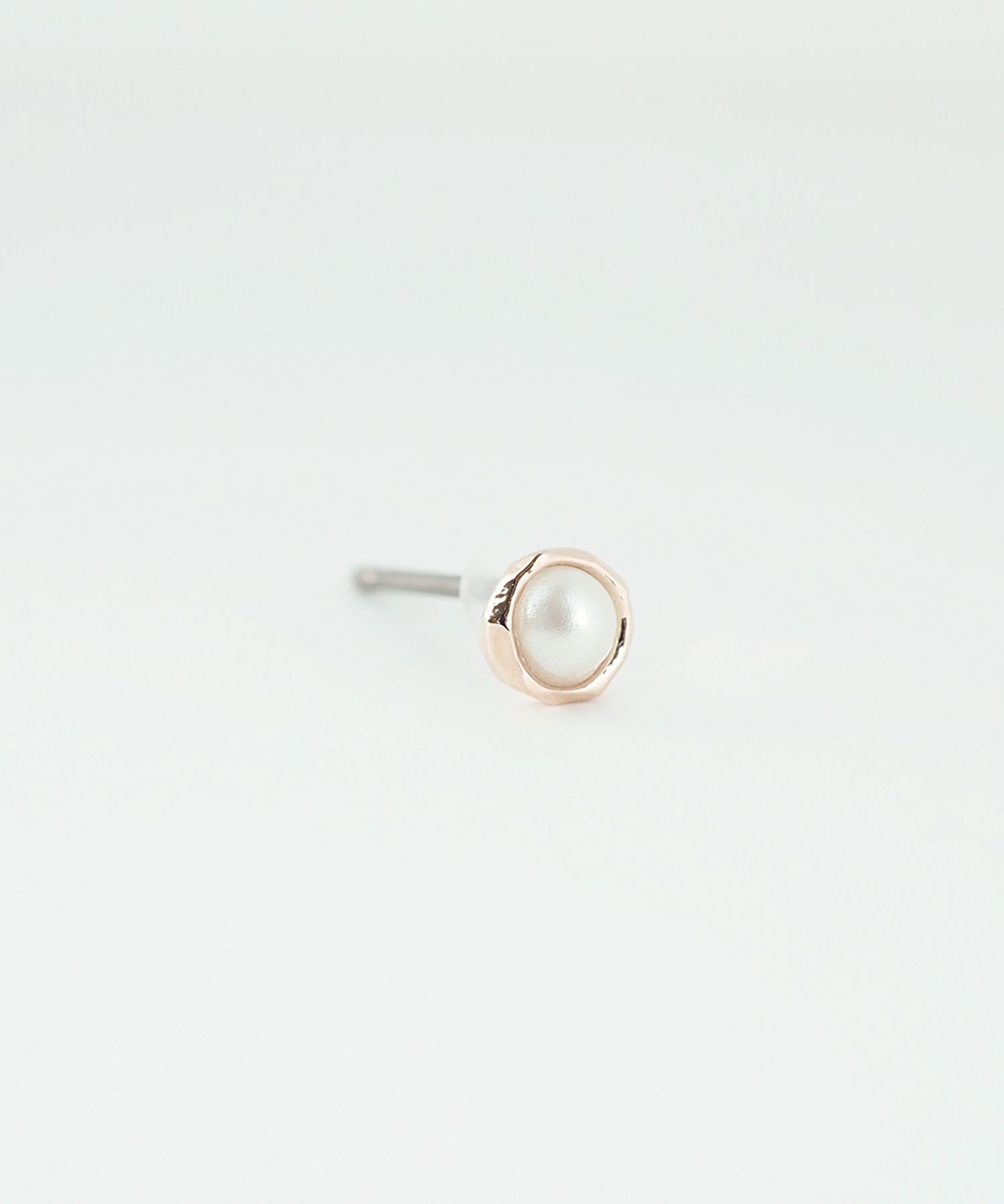 【web限定】ワンポイントパールピュアチタンポストピアス