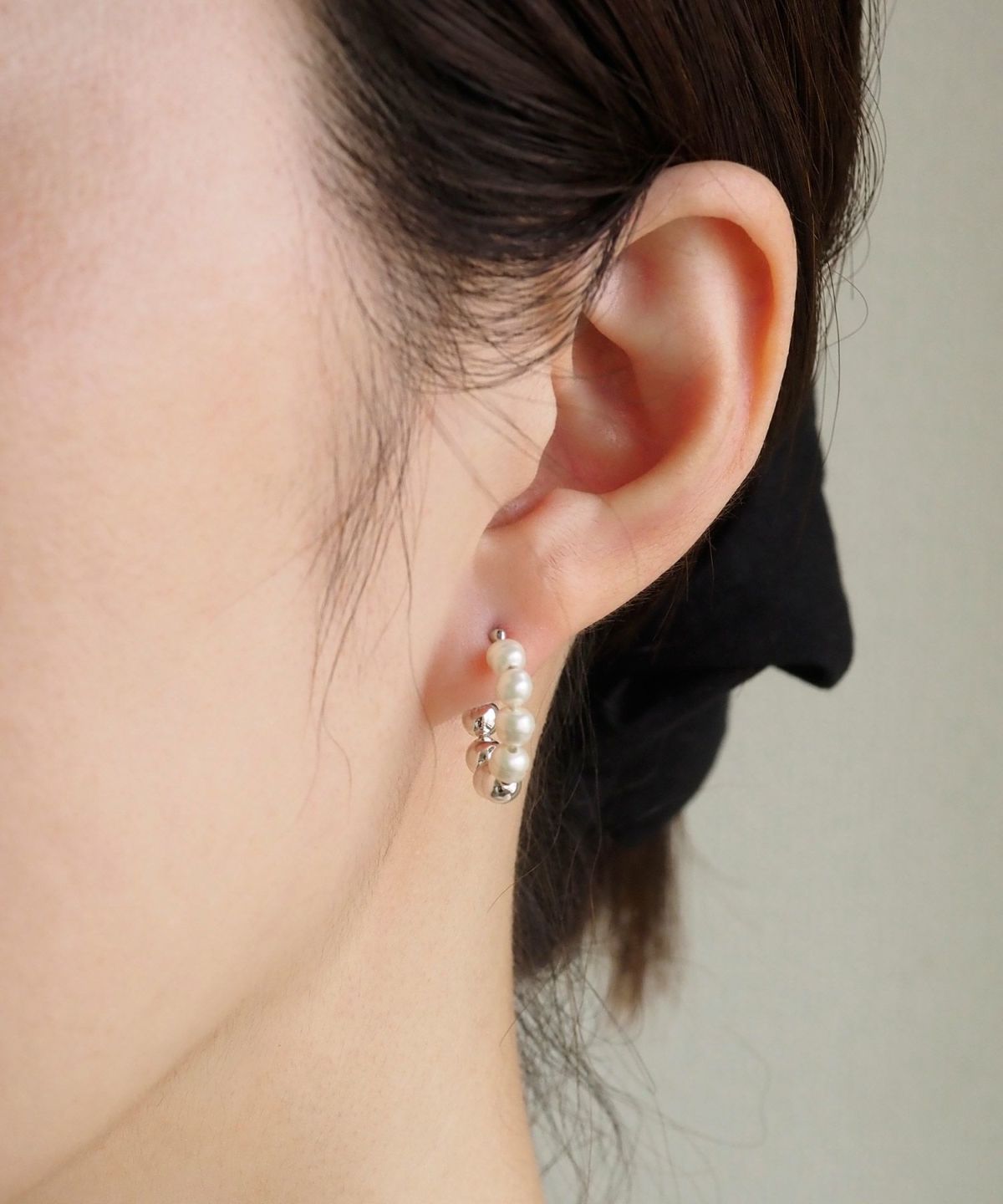 グラスパールフープピュアチタンポストピアス【ISS】