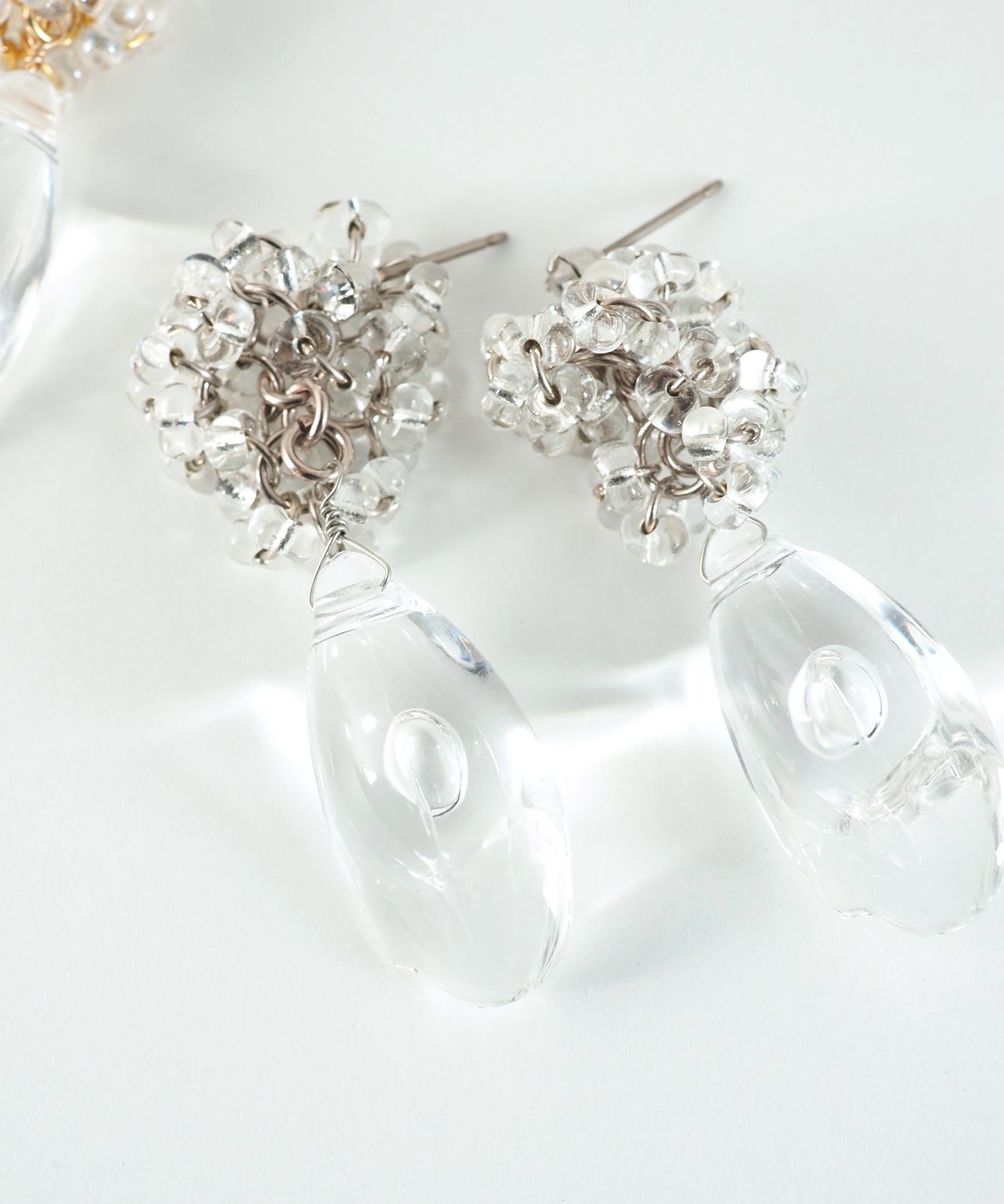 クリアドロップピュアチタンポストピアス 【ISS】