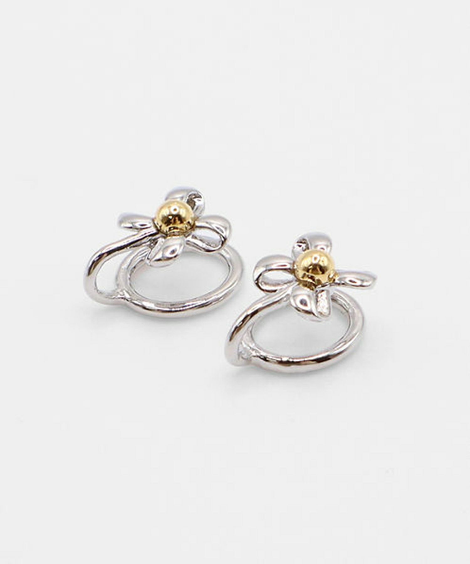 バイカラーフラワーラウンドメタルイヤリング3