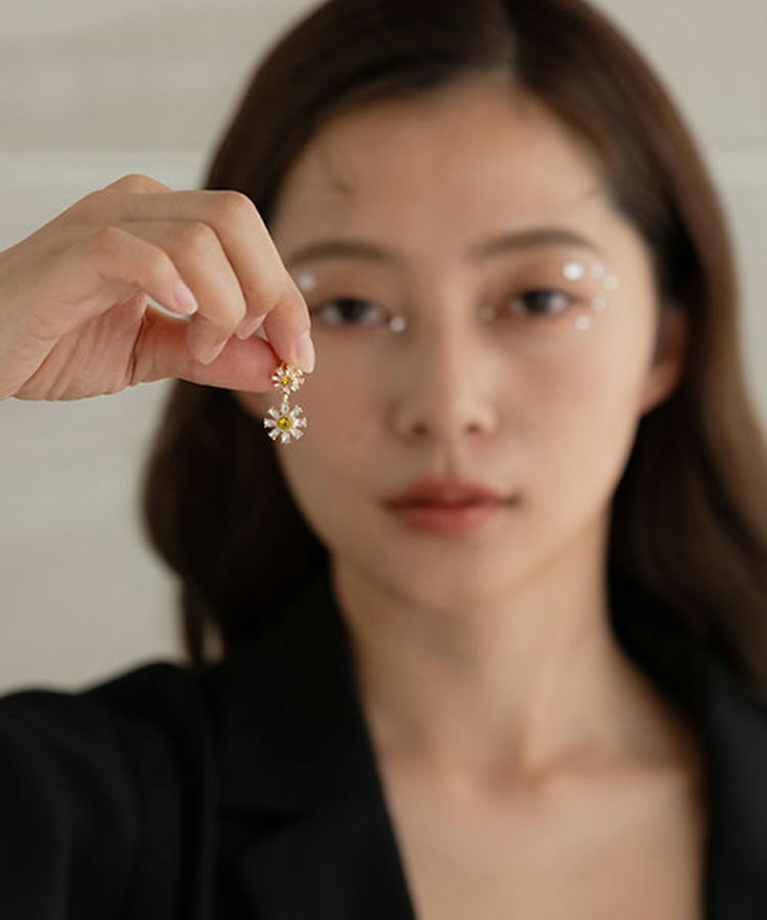 バイナリーフラワービジューチタンポストピアス