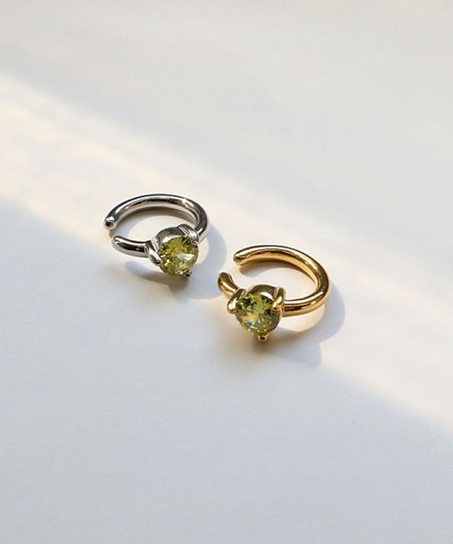 ラウンドキュービックサージカルステンレスイヤーカフ