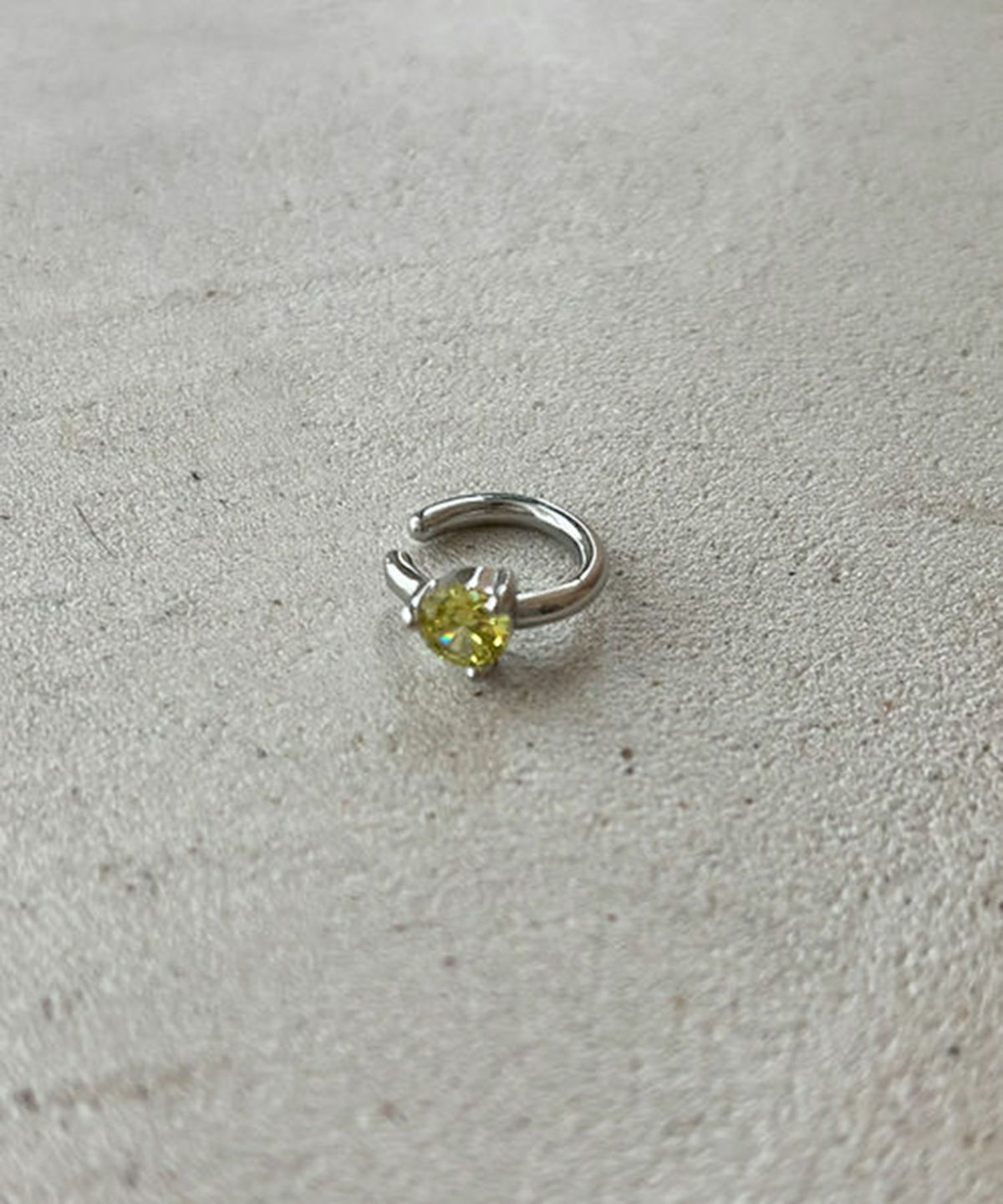 ラウンドキュービックサージカルステンレスイヤーカフ