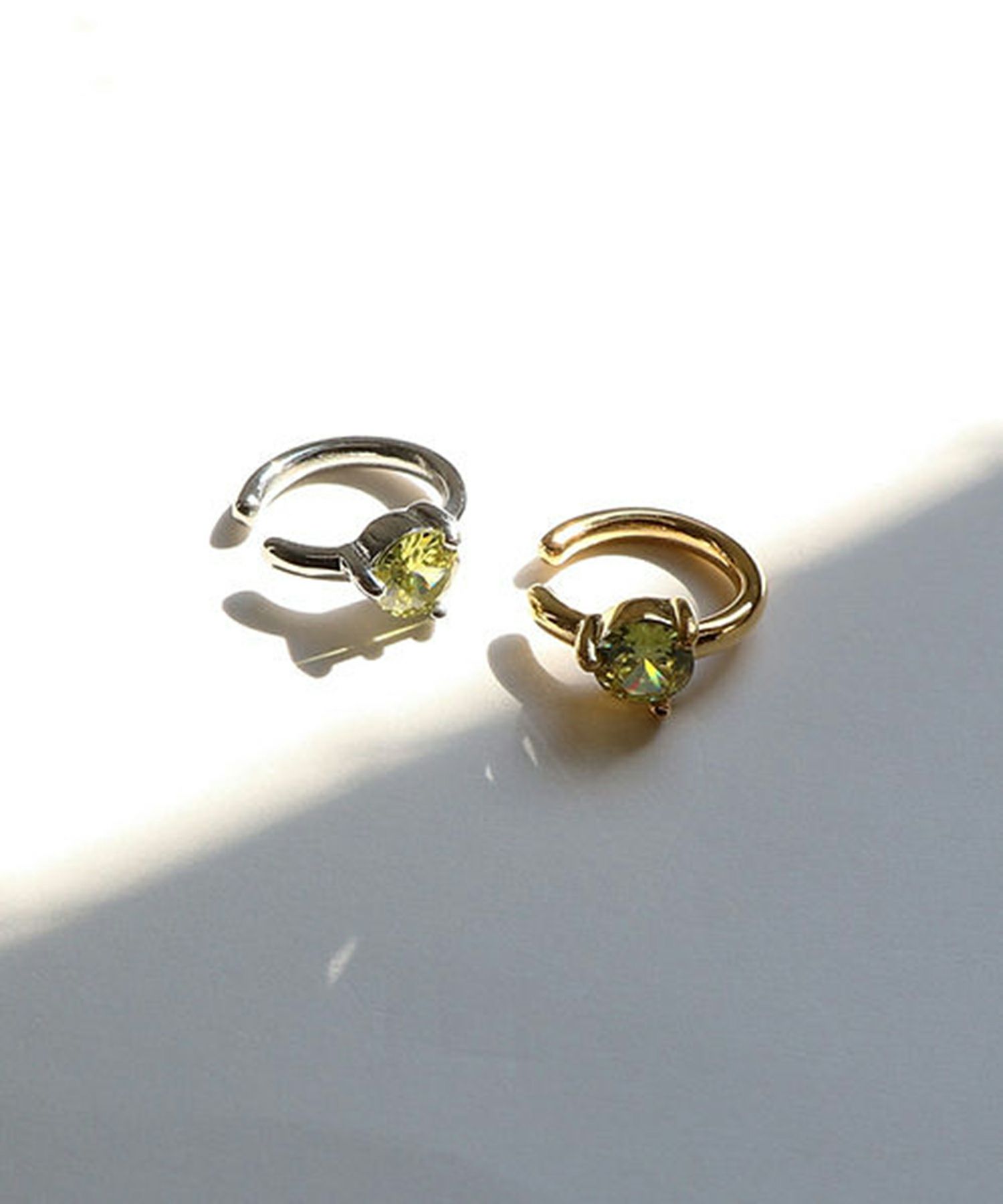 ラウンドキュービックサージカルステンレスイヤーカフ