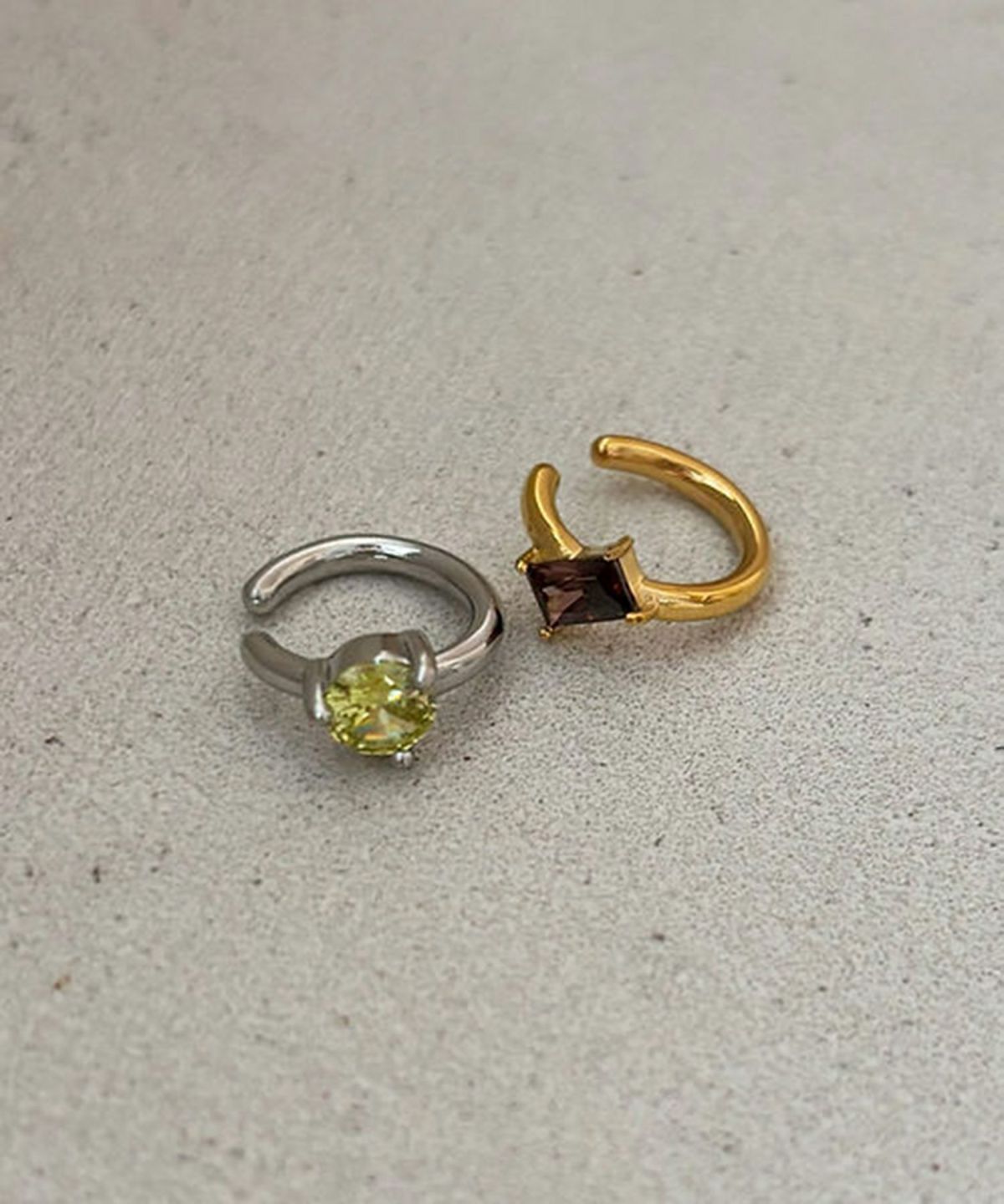 ラウンドキュービックサージカルステンレスイヤーカフ