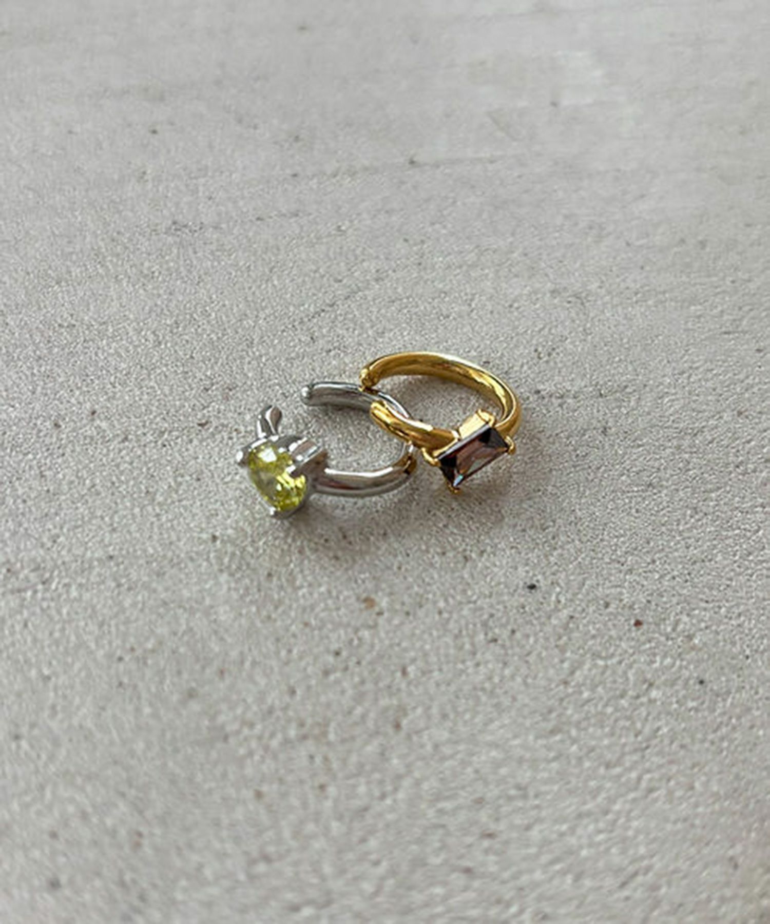 ラウンドキュービックサージカルステンレスイヤーカフ