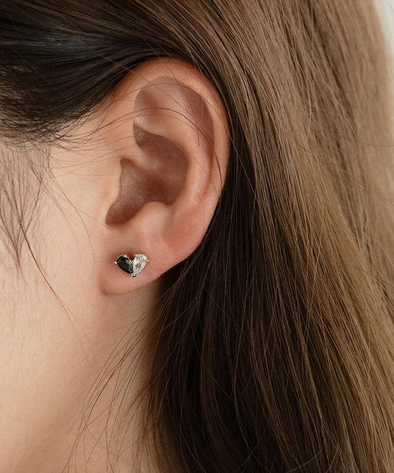 ブラックキュービックハートチタンポストピアス