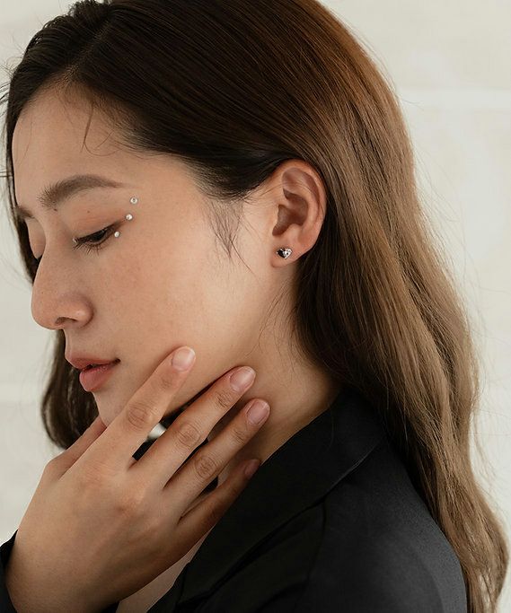 ブラックキュービックハートチタンポストピアス