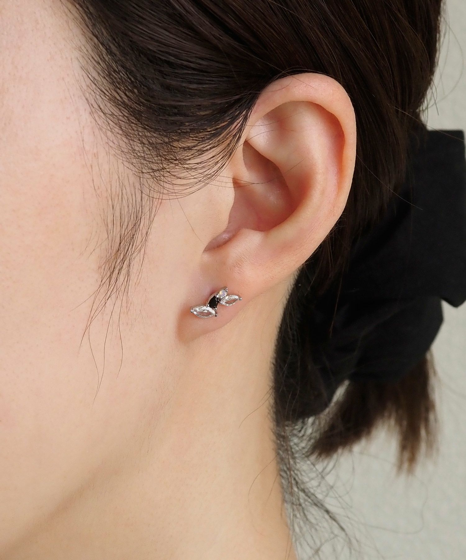 ブラックキュービックラインチタンポストピアス