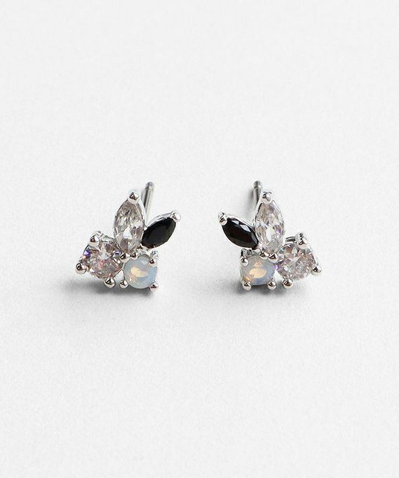 ブラックキュービックチタンポストピアス