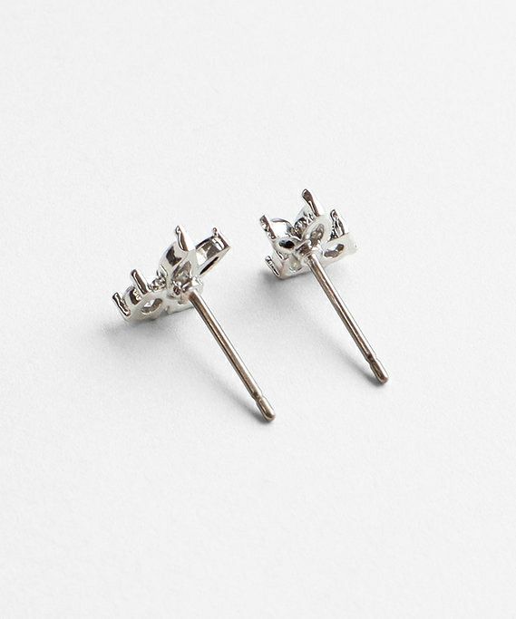 ブラックキュービックチタンポストピアス